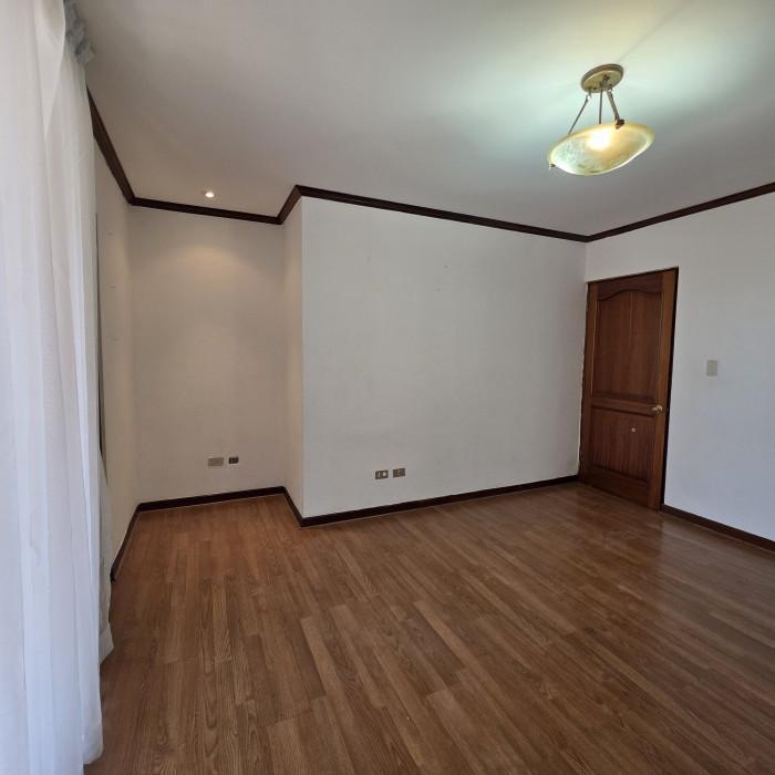 APARTAMENTO EN RENTA O VENTA EN CASTELLAR ZONA 10 en Guatemala - Imagen 8