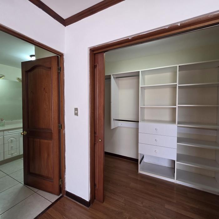 APARTAMENTO EN RENTA O VENTA EN CASTELLAR ZONA 10 en Guatemala - Imagen 10