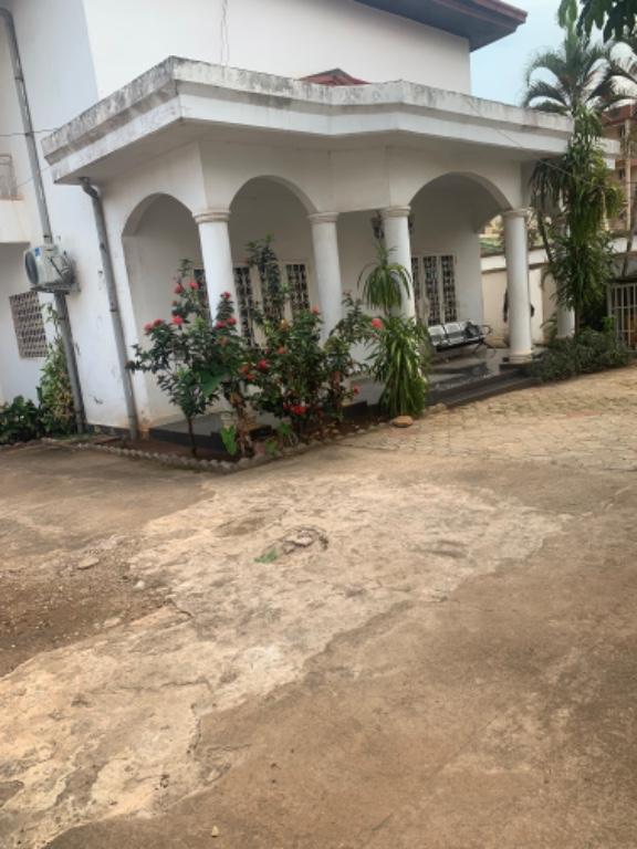 BASTOS GRAND DUPLEX À LOUER au Cameroun - Photo 3