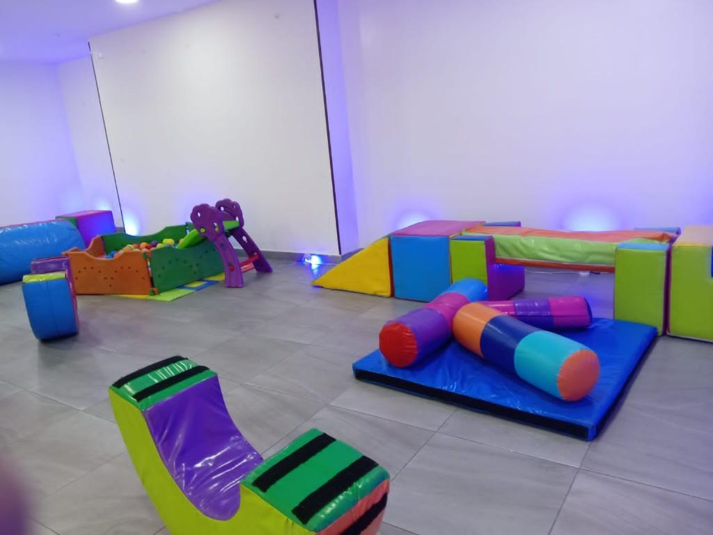 PLAN GIMNASIO INFANTIL- PISCINA DE PELOTAS en Colombia - Imagen 1