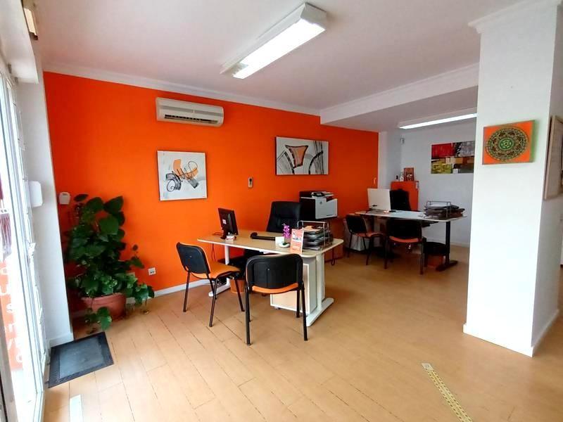 LOCAL COMERCIAL EN RENTABILIDAD en Estepona - Imagen 1