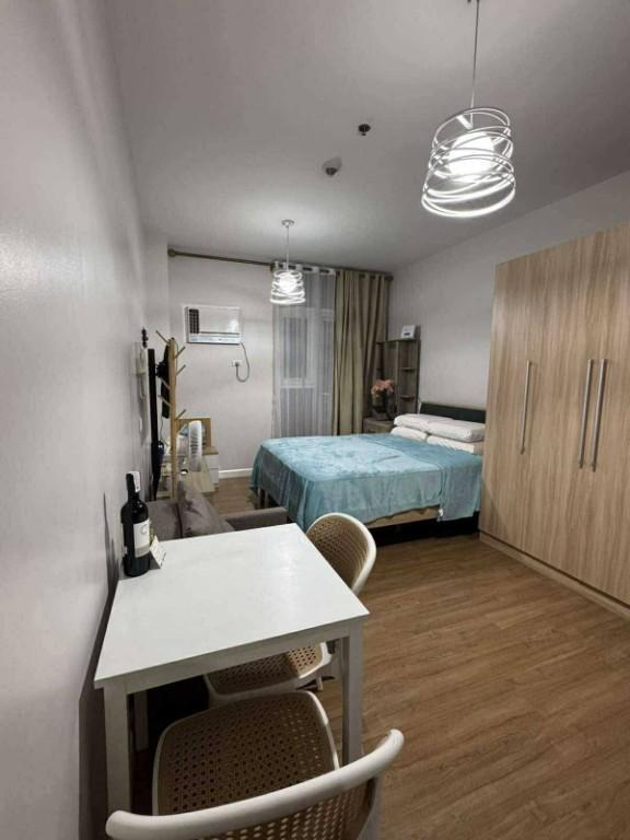 Premium Studio for Rent with Balcony at Solinea Tower 3 in Consolacion - Image 3