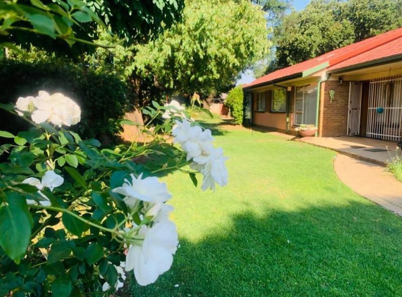 House 761-ref-4801 for Sale in Risiville, Vereeniging in Vereeniging - Image 1