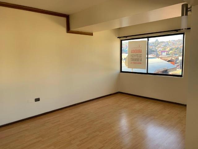 ARRIENDO DEPARTAMENTO FRENTE TEATRO MUNICIPAL VALPARAISO en Chile - Imagen 10