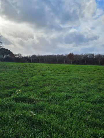 Terrain constructible à Saintes - Photo 1