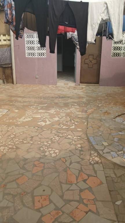 COUR COMMERCIALLE EN VENTE à Abidjan - Photo 1