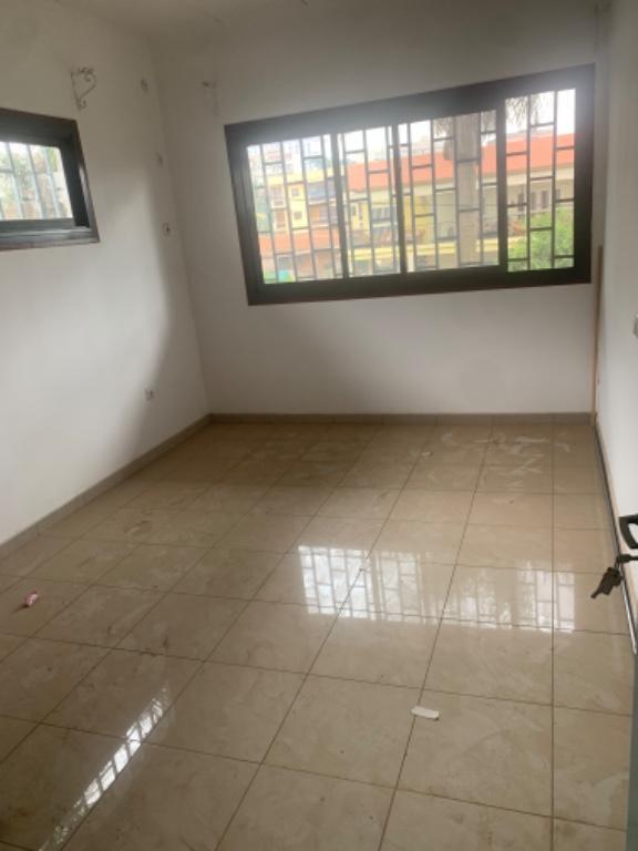 BASTOS / GRAND DUPLEX À LOUER au Cameroun - Photo 7