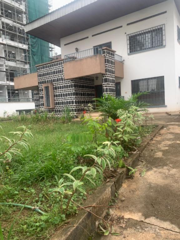 BASTOS / GRAND DUPLEX À LOUER au Cameroun - Photo 4
