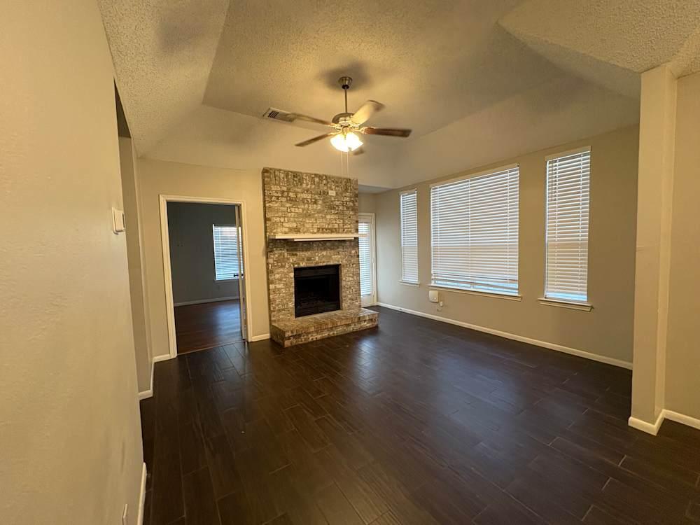 Beautiful Single Family HOME For RENT In Duncanville, TX in United States - Image 1