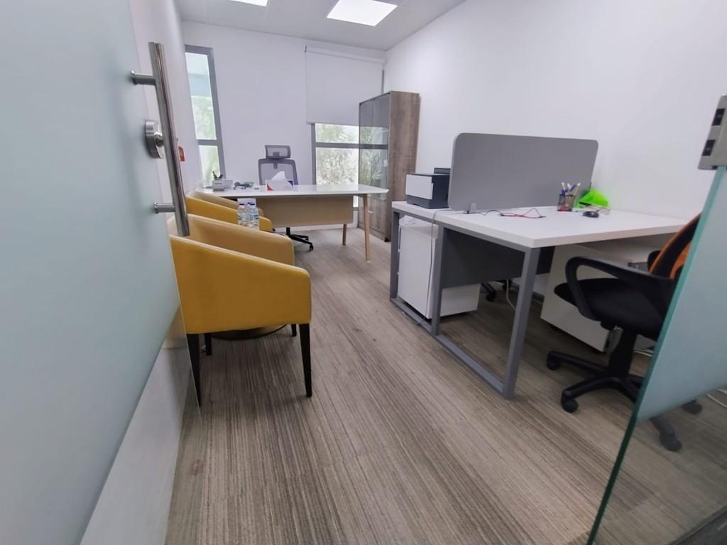 165 SQFT OFFICE SPACE AVAILABLE FOR RENT IN DUBAI in Dubai - Image 2