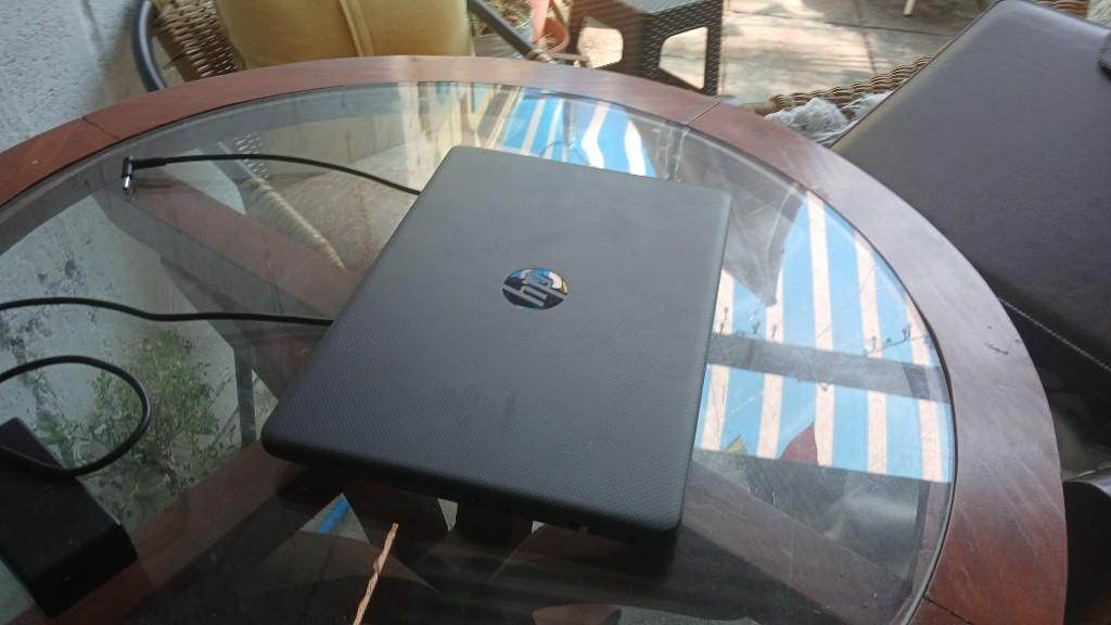 2 meses de uso, notebook hp en Chile - Imagen 2