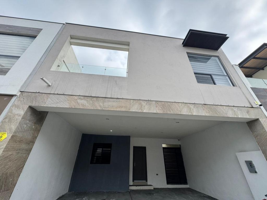CASA EN RENTA AMUEBLADA EN ARBADO MONARCA SECTOR CONDESA APODACA en Guadalupe - Imagen 1
