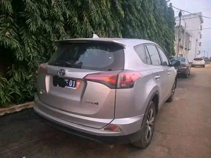 TOYOTA RAV4 MANUELLE en Côte d’Ivoire - Photo 5