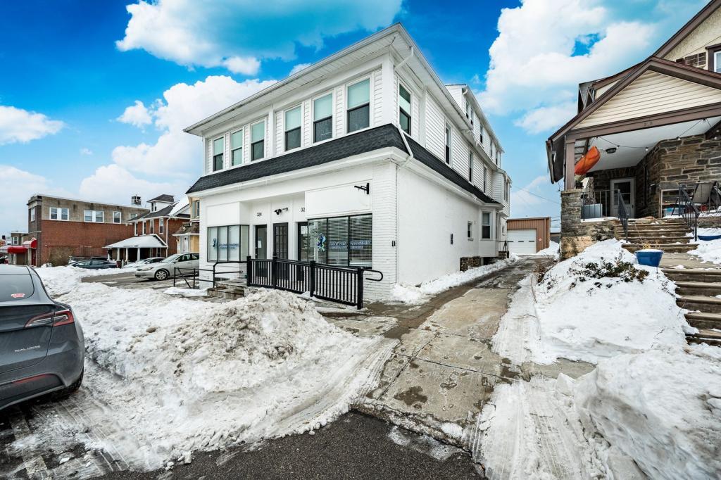 Updated 1BR in Havertown | In-Unit W/D, Central AC, Move-In … in Lower Merion Township - Image 1