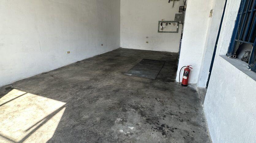alquilo local comercial en av branger san blas valencia en Guacara - Imagen 1