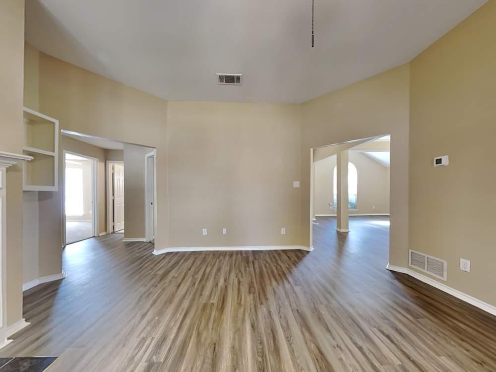 BEAUTIFUL SINGLE FAMILY HOME FOR RENT IN DALLAS, TX in United States - Image 2