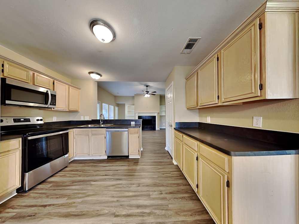 BEAUTIFUL SINGLE FAMILY HOME FOR RENT IN DALLAS, TX in United States - Image 7