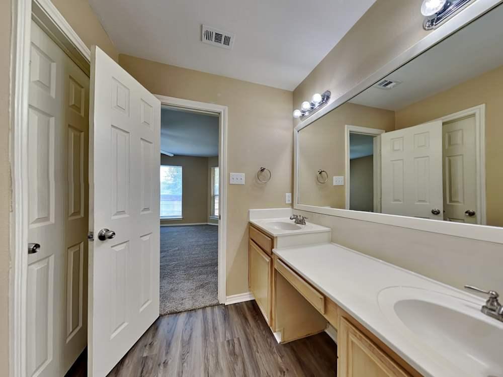 BEAUTIFUL SINGLE FAMILY HOME FOR RENT IN DALLAS, TX in United States - Image 9