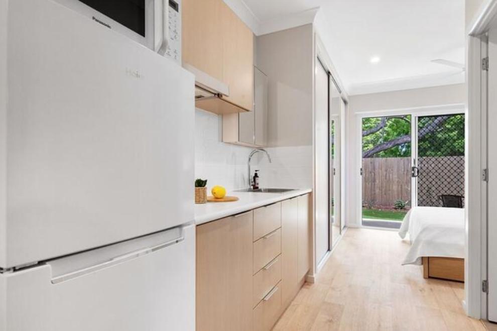 FURNISHED HOUSE FOR RENT IN NSW in Highgate Hill - Image 2