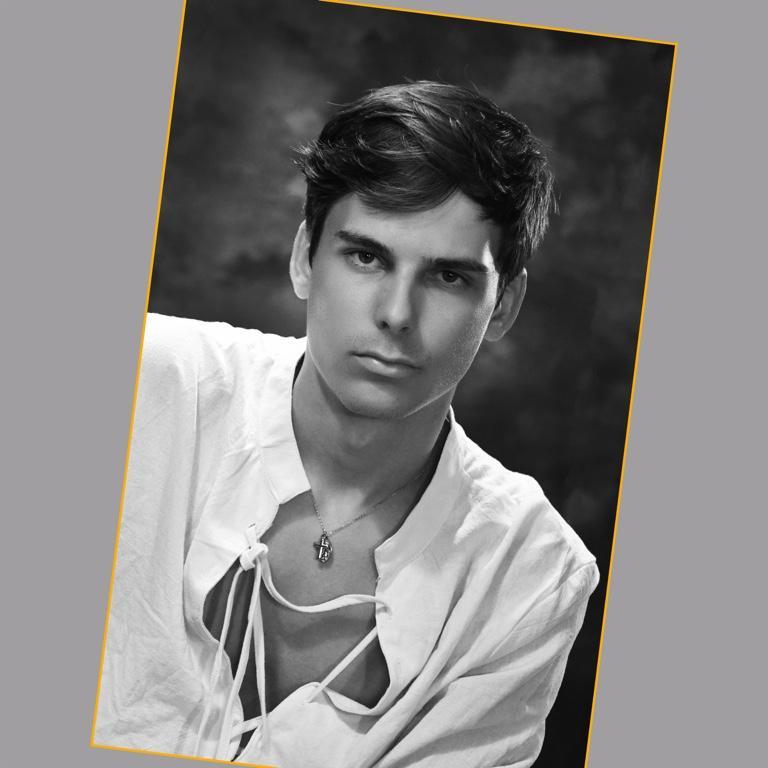 Actor Portfolios / Photo Sessions in Newtown - Image 1