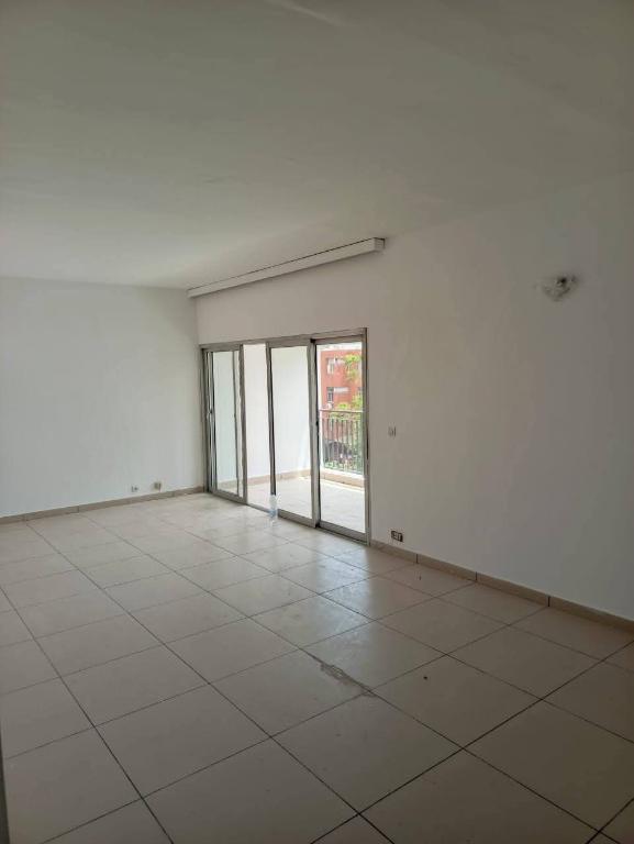 LOCATION À COCODY RIVIERA GOLF APPARTEMENT 4 PIÈCES AU 3em ÉTA à Abidjan - Photo 3