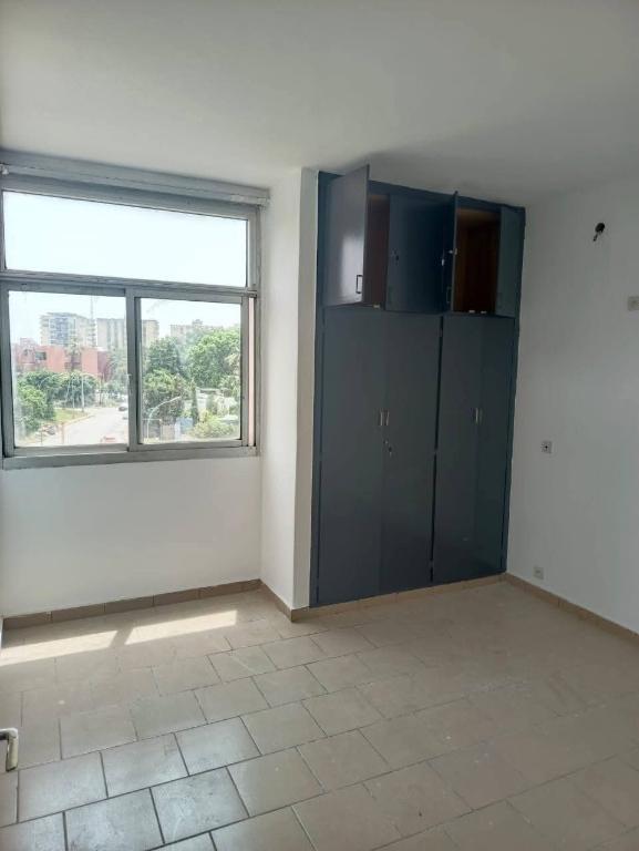 LOCATION À COCODY RIVIERA GOLF APPARTEMENT 4 PIÈCES AU 3em ÉTA à Abidjan - Photo 7