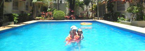 DEPTO CÉNTRICO 2 RECS 2 BÑS SM20 JARDÍN PISCINA AMUEBLADO en Cancún - Imagen 2