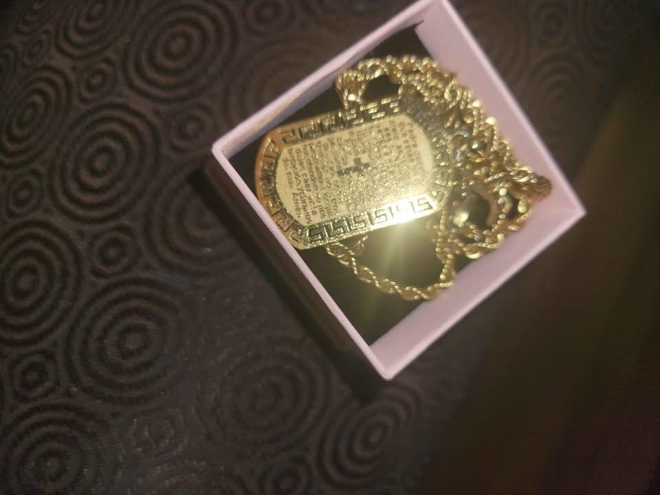 DIJE CON CADENA en Ecuador - Imagen 1