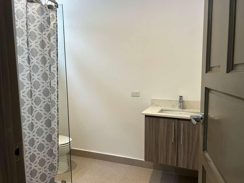 Se alquila apartamento en San Rafael Escazú 26-1240 en San José - Imagen 9