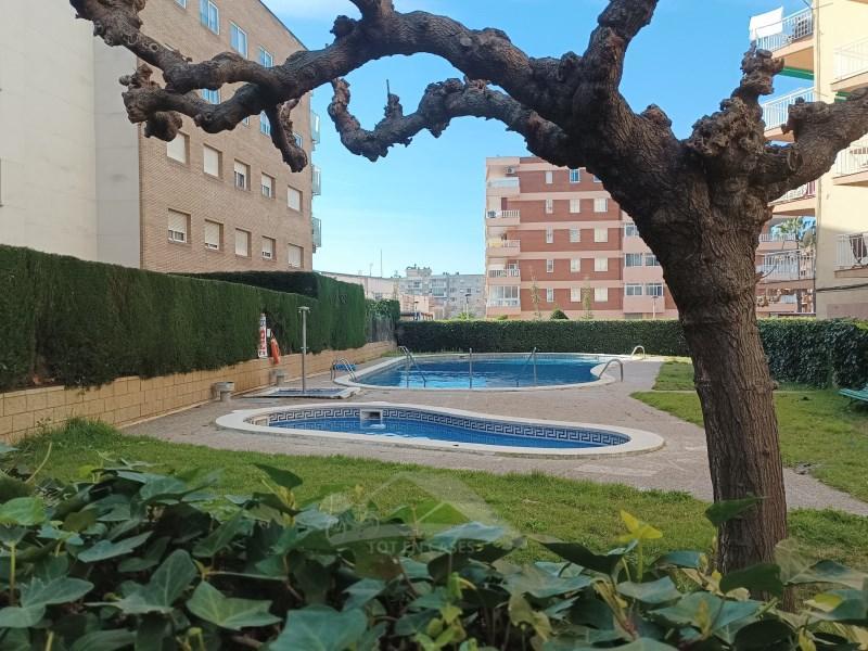 PRECIOSO PISO REFORMADO CON PISCINA EN SALOU en Salou - Imagen 1