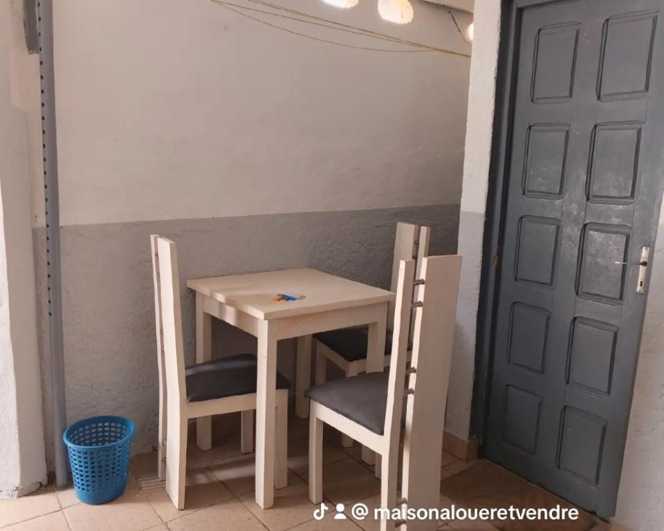 RÉSIDENCE MEUBLÉE ( STUDIO) DISPONIBLE en Côte d’Ivoire - Photo 4
