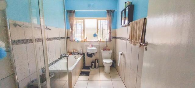 Fish Hoek, Family Home In in Mitchells Plain - Image 1