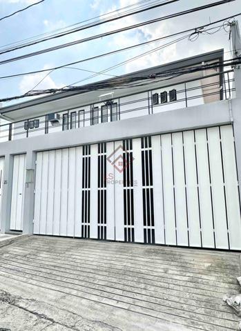 Kapitolyo, Pasig, Townhouse For Rent in Pinyahan - Image 1