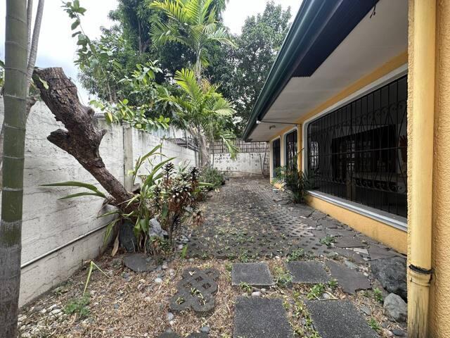 Ugong, Pasig, House For Rent in Pinyahan - Image 1