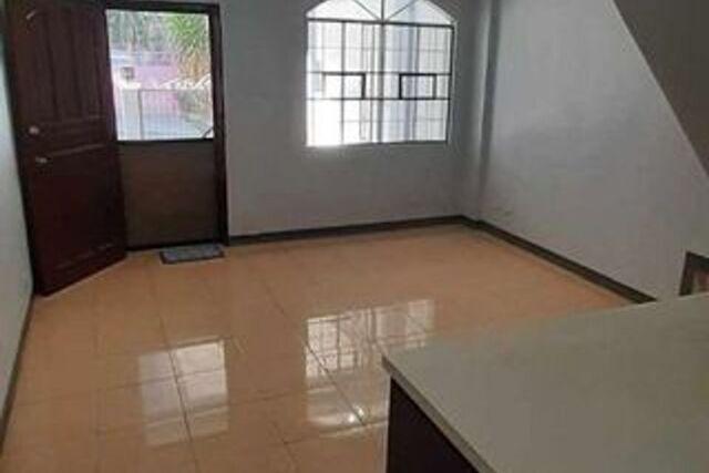 Las Pinas, Townhouse For Rent in Taguig - Image 1