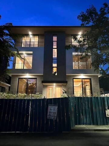 Taguig, Villa For Rent in Taguig - Image 1