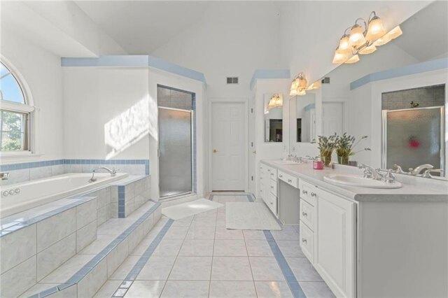 Home For Sale In Pittsburgh, Pennsylvania in Pittsburgh - Image 1