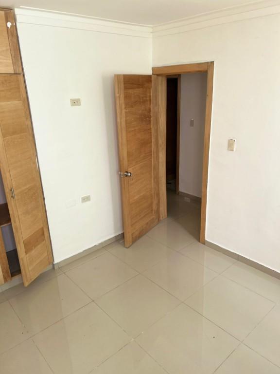 APARTAMENTO EN VENTA CON AMPLIO PATIO en la República Dominicana - Imagen 4