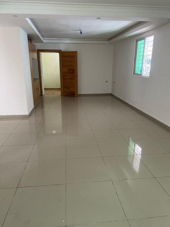 APARTAMENTO EN VENTA CON AMPLIO PATIO en la República Dominicana - Imagen 2