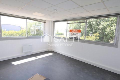 Bureau de 60 m2 en RDC à Caen - Photo 1