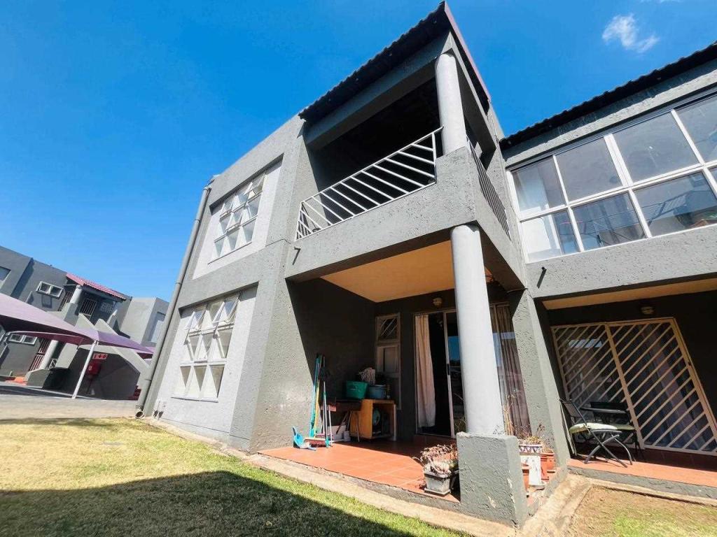 LOVELY DOWNSTAIRS UNIT - MULBARTON in Bedfordview - Image 1