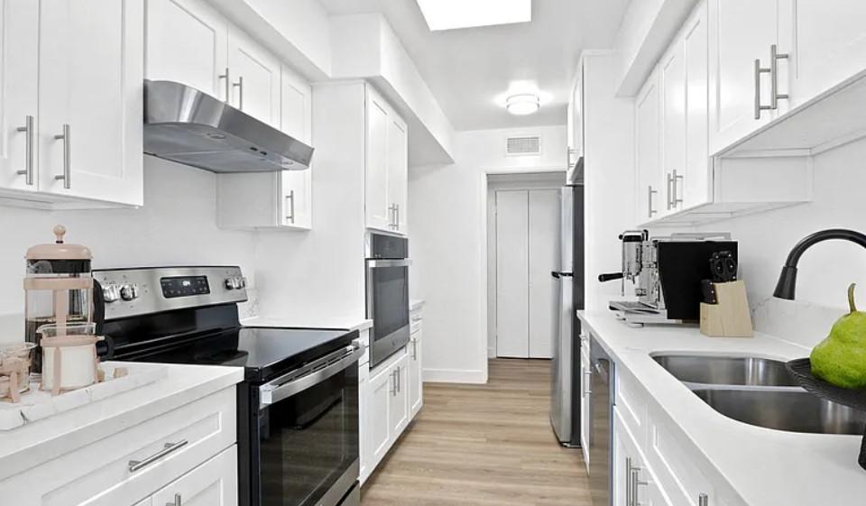 FURNISHED APT FOR RENT IN A SERENE AREA in Santa Monica - Image 1
