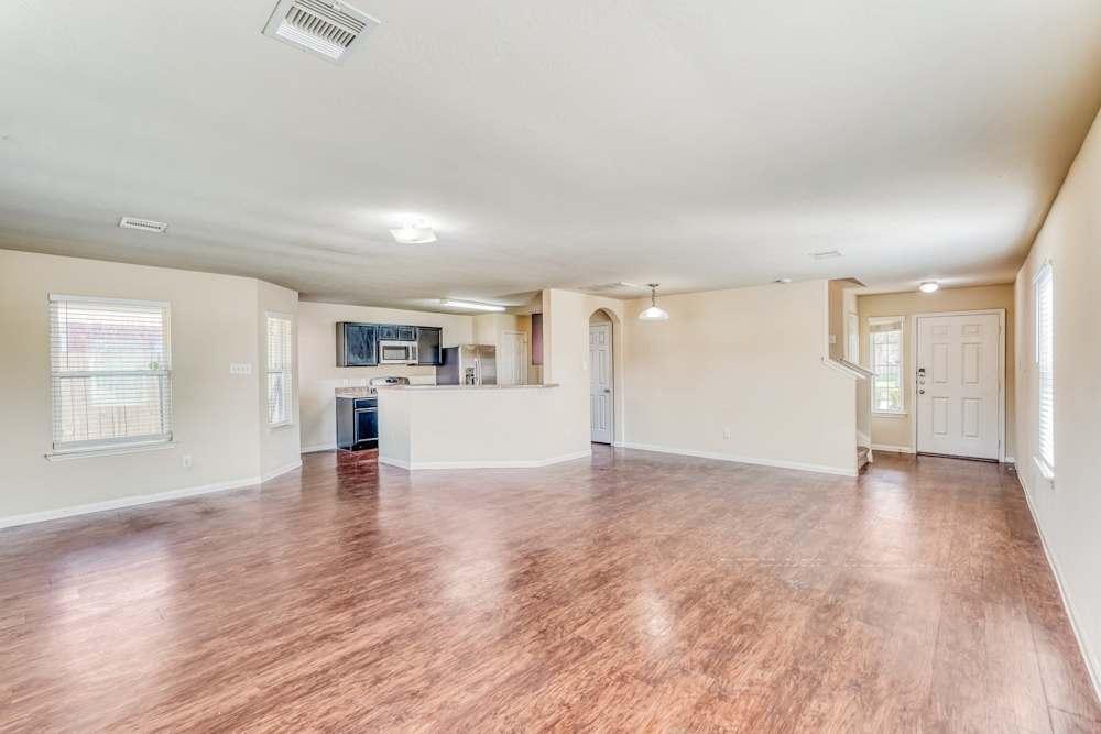 Available Single Family HOME For RENT In Houston, Texas in United States - Image 2