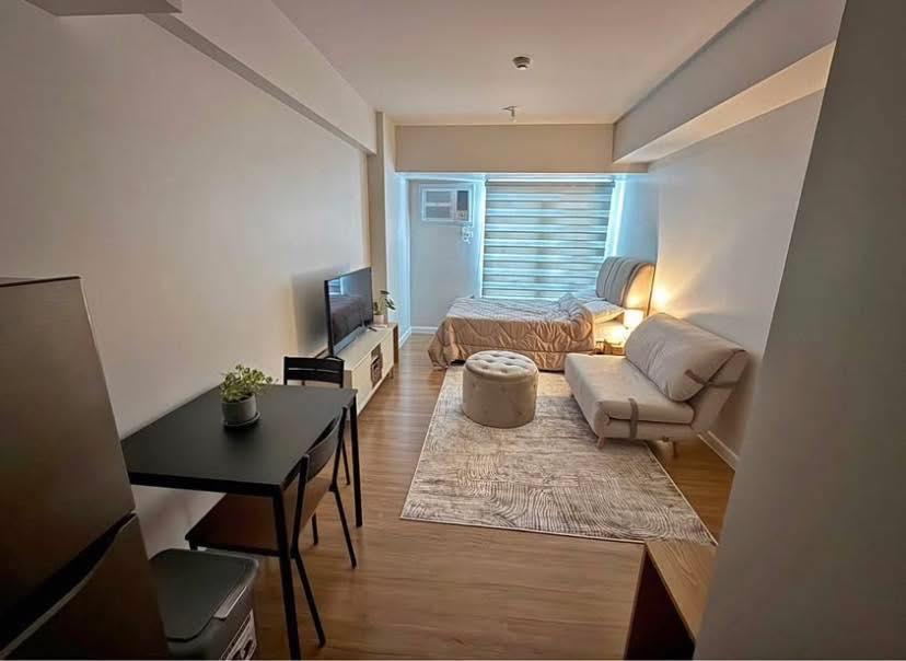 Fully Furnished Studio for Rent at Solinea Tower 4 in Consolacion - Image 1