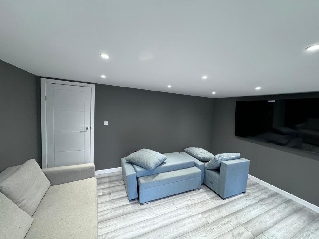 I’ll painter & decorator in Wimbledon - Image 5