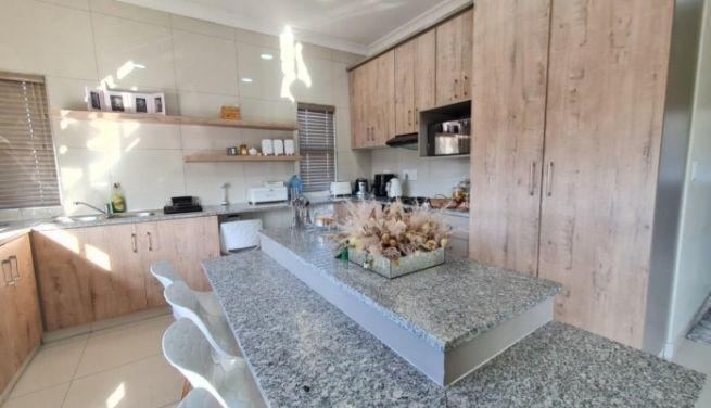 Two Bedroom Apartment/Flat To Rent In Musgrave. in Durban - Image 6