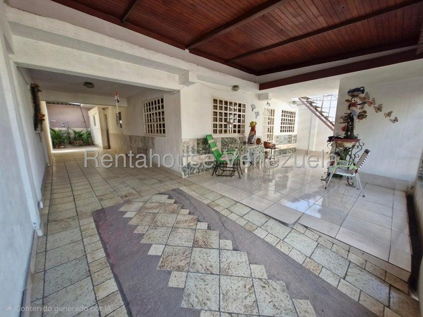 Venta de casa 183mts2 en santa Rita 26-8037gbf en Venezuela - Imagen 2