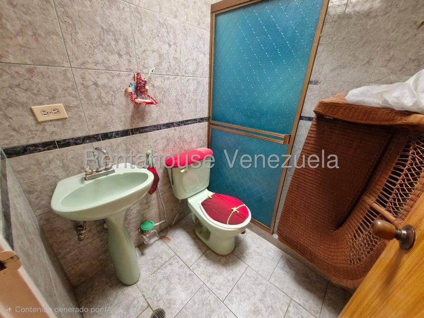Venta de casa 183mts2 en santa Rita 26-8037gbf en Venezuela - Imagen 4
