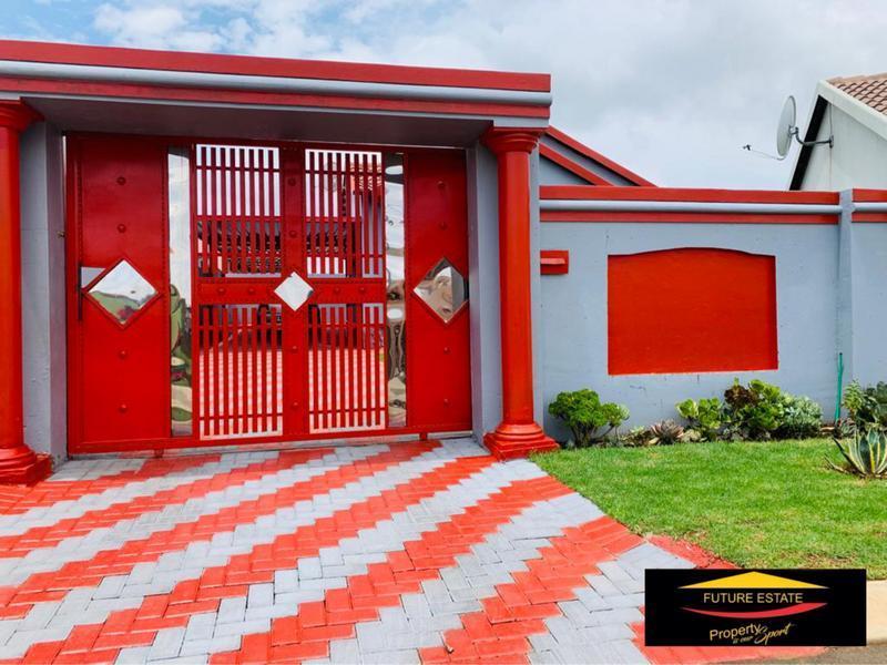 House 2859-ref-227 for Rent in Fleurhof, Roodepoort in Soweto - Image 1