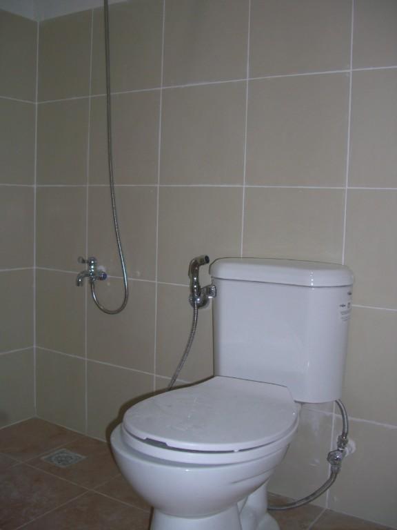 Studio type Unfurnished Condo for rent in South Triangle in Pansol - Image 1
